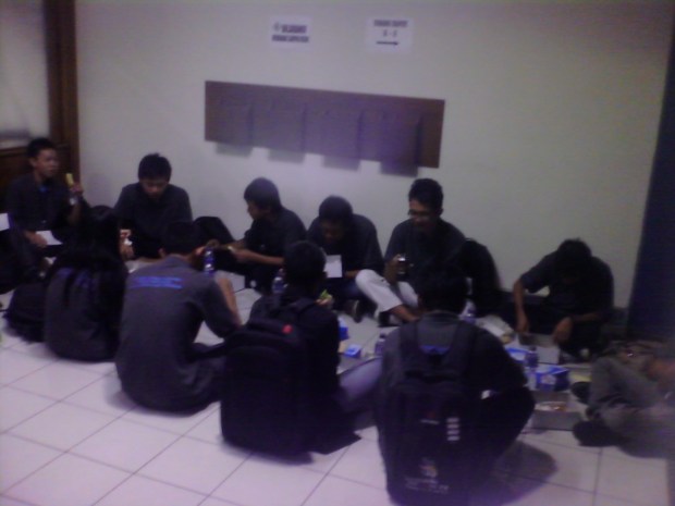 Makan Siang Peserta Peserta CADD Building LKS Nasional XX 2012
