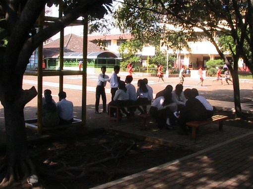 Belajar di lapangan sebelum Sidang Tugas Akhir Teknik Gambar Bangunan 2013
