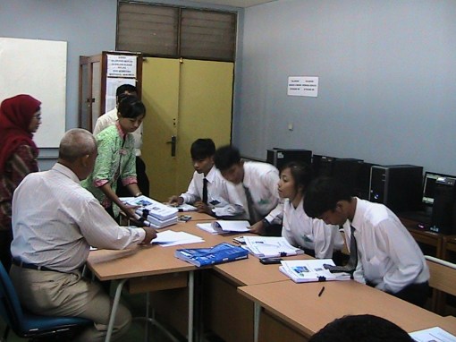 Guru PPL Ikut membantu Sidang Tugas Akhir Teknik Gambar Bangunan 2013