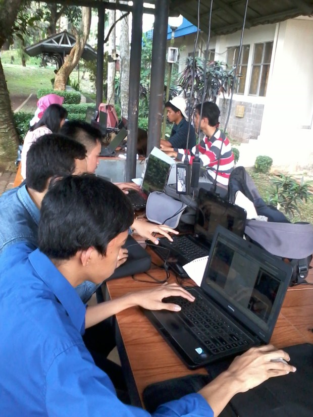 Mahasiswa Belajar AutoCAD 2D 3D Rendering di Politeknik Negeri Jakarta