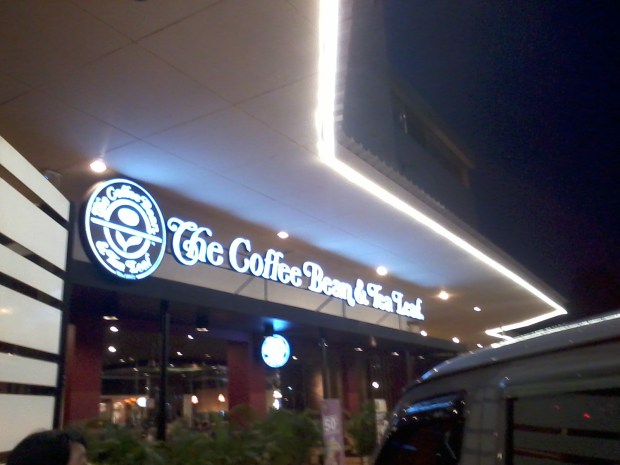 Outdoor Area at The Coffee Bean & Tea Leaf - Botani Square Bogor