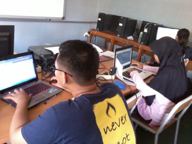 Training Belajar AutoCAD 2D Teknik Bangunan di SMKN 56 Jakarta Utara
