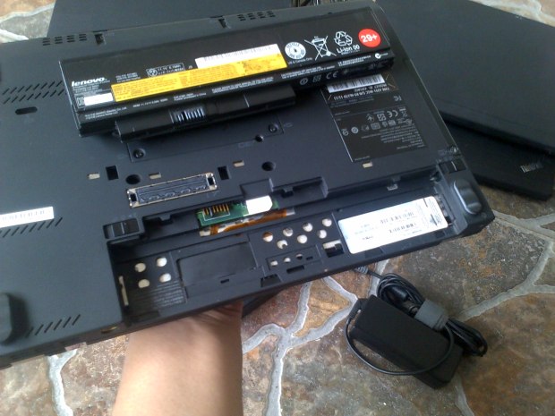 Jual Notebook Second Lenovo (IBM) Thinkpad X220 Windows 7 professional 64bit Original Battery 6cell Charger Adaptor