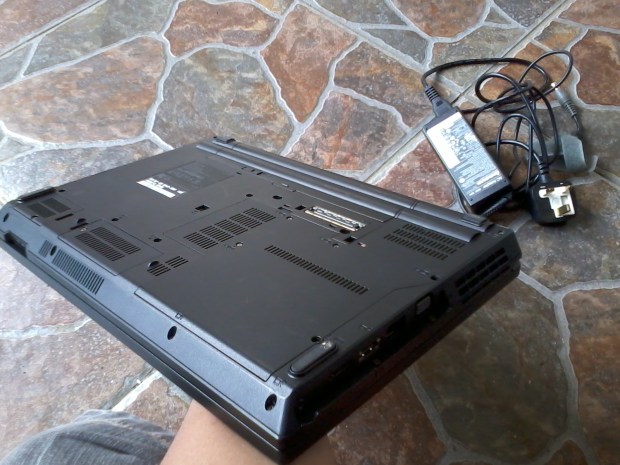 Jual Laptop Lenovo Thinkpad L420 Penampakan Bawah