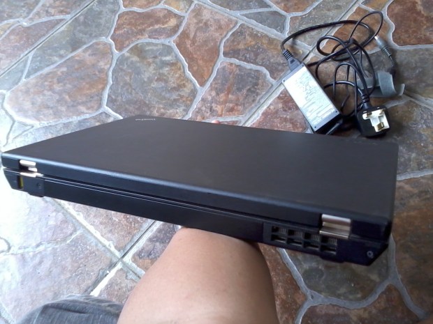 Jual Laptop Lenovo Thinkpad L420 Penampakan Belakang