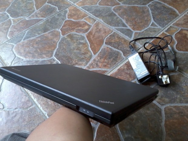 Jual Laptop Lenovo Thinkpad L420 Penampakan Depan
