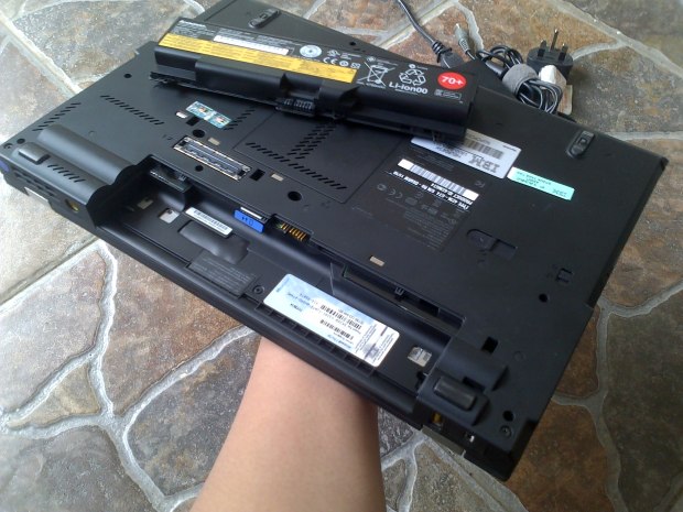Jual Laptop Thinkpad T420 %22like new%22 Windows 7 Pro 64bit Original battery 3-4jam