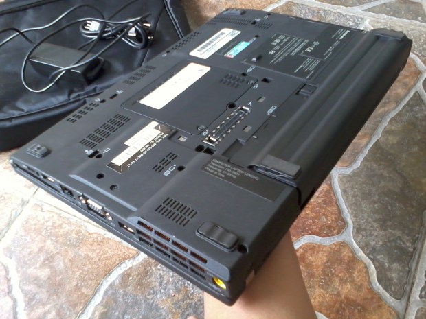 jual-laptop-12inch-lenovo-thinkpad-x201-sticker-windows-7-64bit-original