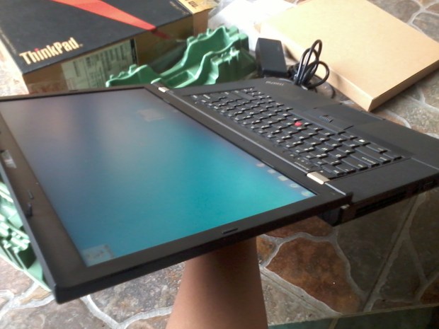 laptop-lenovo-thinkpad-t530-dualvga-nvidia-nvs-5400m-intelhd-4000-8cpus-i7-3720qm-2-60ghz-kiri-dalam