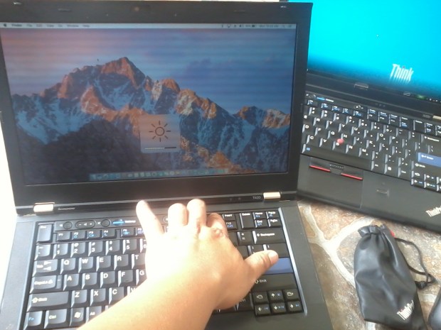 jasa-install-hackintosh-macos-sierra-lenovo-thinkpad-t420-dualboot-dengan-windows-7-professional-64bit-original-thinkpad-keyboard-brightness-working